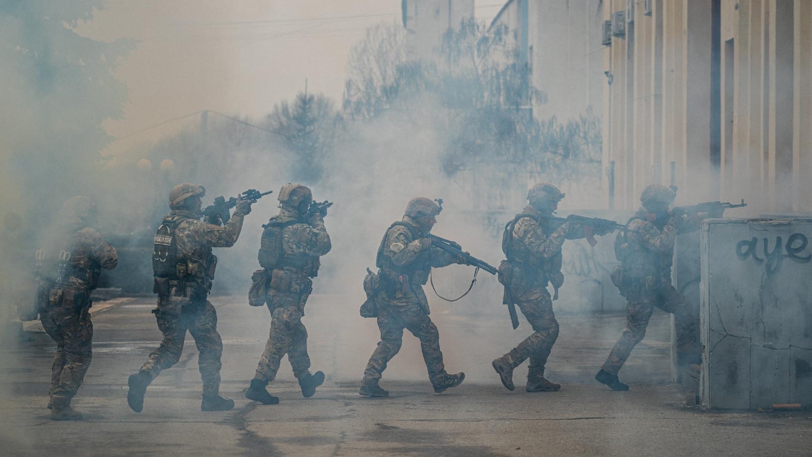 جنود أوكرانيون على مقربة من حدود روسيا البيضاء في 11 شباط (فبراير) 2023