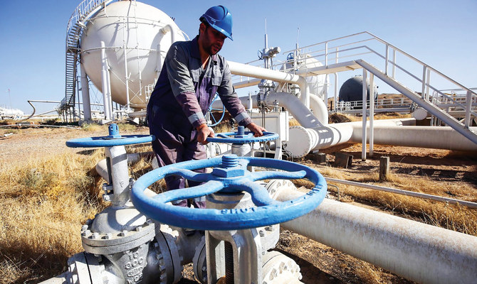 واجهت حكومة إقليم كردستان عجزاً في توفير الرواتب بالرغم من أنها كانت تصدر يومياً نصف مليون برميل من النفط