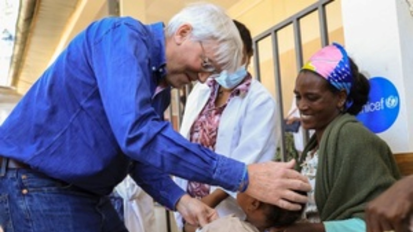 نائب وزير الخارجية البريطاني أندرو ميتشل خلال زيارته الأخيرة لإثيوبيا