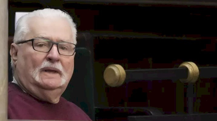 الرئيس البولندي السابق ليخ فاونسا 