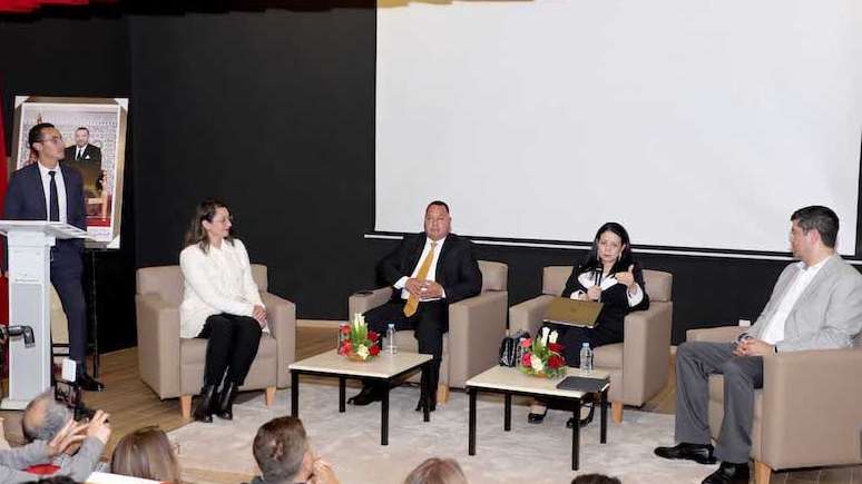 جانب من ندوة حول