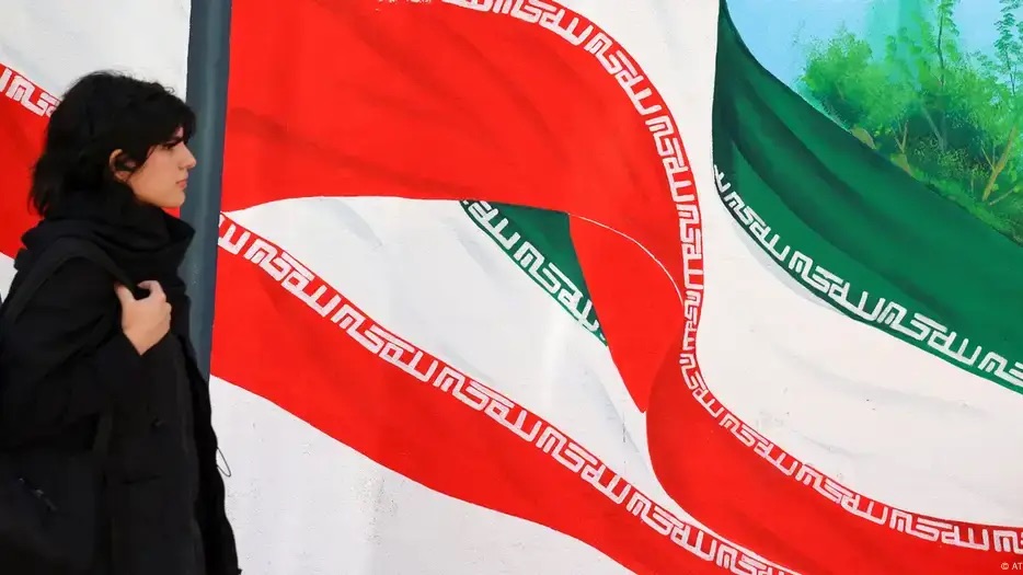 تفاقم عزلة النظام الإيراني الاقتصادية وتآكل شرعيته المحلية معها