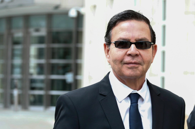رئيس هندوراس السابق رافايل كاييخاس مغادرا المحكمة في نيويورك في 28 آذار/مارس 2016