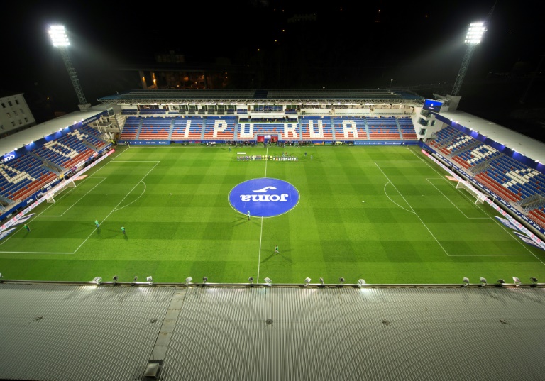 ملعب نادي إيبار خلال مباراة ضد ريال سوسييداد ضمن الدوري الإسباني لكرة القدم، في 10 آذار/مارس 2020.