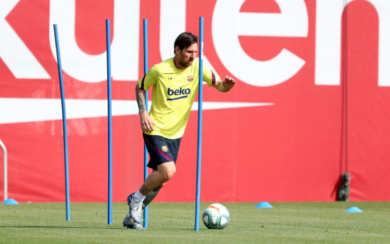 صورة وزعها نادي برشلونة الإسباني لقائده الأرجنتيني ليونيل ميسي خلال حصة تدريبية في الثامن من أيار/مايو 2020.