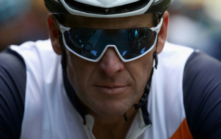 لانس ارمسترونغ خلال سباق دراجات 