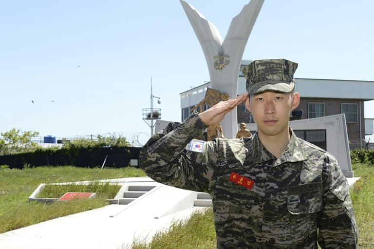 عاد سون هيونغ-مين من خدمته العسكرية في كوريا الجنوبية