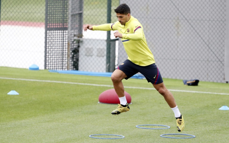 الأوروغوياني لويس سواريز مهاجم فريق برشلونة الإسباني لكرة القدم، خلال حصة تدريبية في التاسع من أيار/مايو 2020.