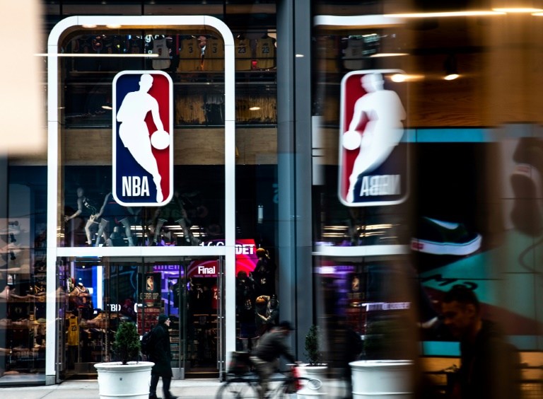 شعار دوري رابطة المحترفين في كرة السلة في نيويورك في 12 آذار/مارس 2020
