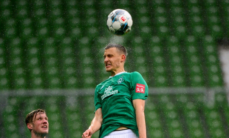 لاعب وسط فيردر بريمن ماكسيميليان إيغشتاين خلال المباراة ضد فولفسبورغ في الدوري الألماني في السابع من حزيران/يوينو 2020.
