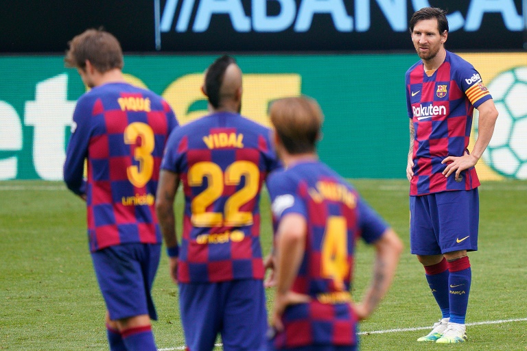 خيبة أمل لاعبي برشلونة عقب التعادل مع سلتا فيغو (2-2) في الدوري الإسباني في 27 حزيران/يونيو 2020.
