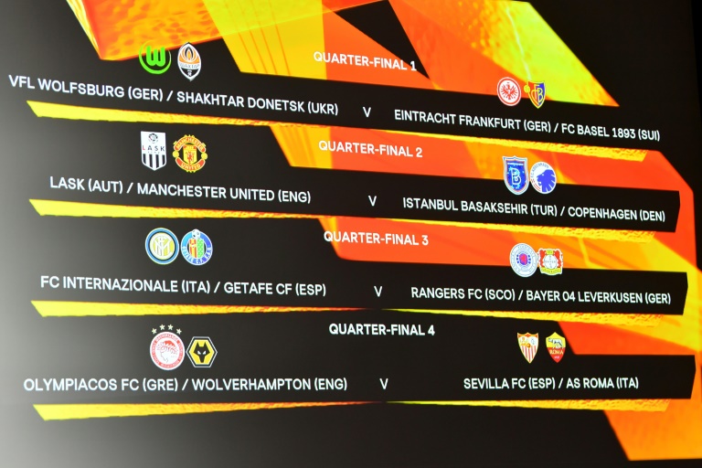 صورة لشاشة عرض تظهر نتائج قرعة الدور ربع النهائي للدوري الأوروبي لكرة القدم 2019-2020 في العاشر من تموز/يوليو 2020.
