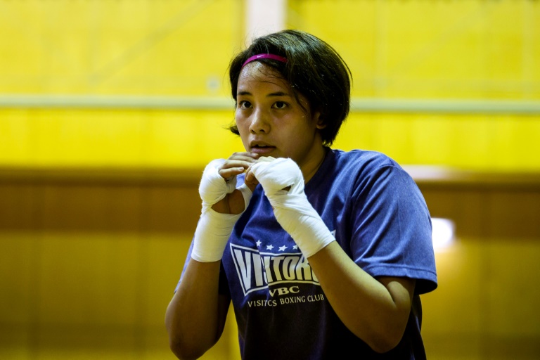 الملاكمة اليابانية أريسا تسوباتا، خلال حصة تدريبية في الرابع من حزيران/يونيو 2020.