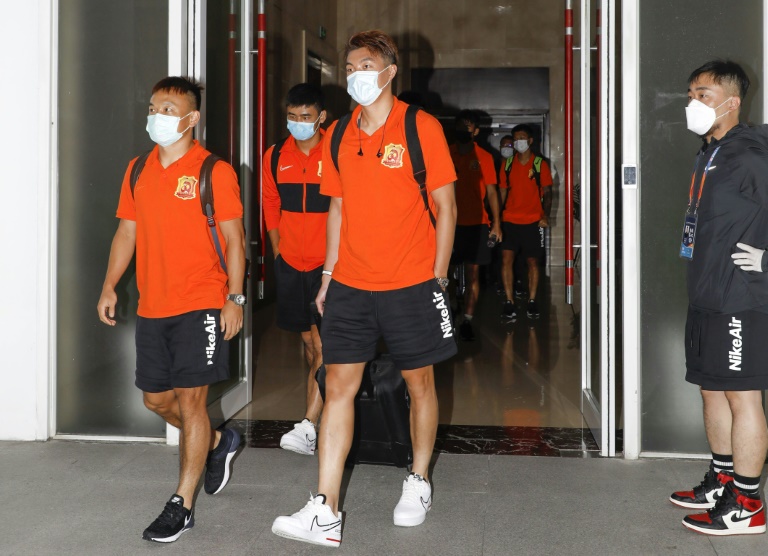لاعبو ووهان زال يصلون الى مدينة سوجو شرق الصين في 18 تموز/يوليو 2020