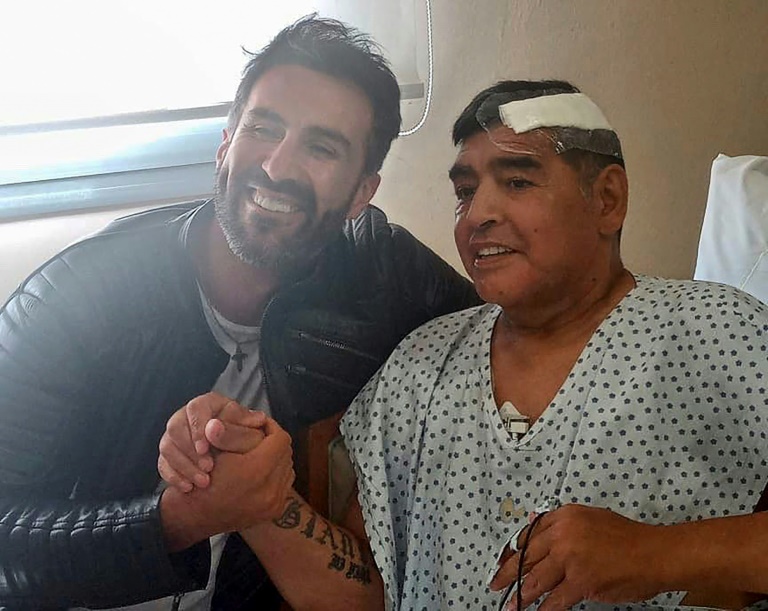 دييغو مارادونا مع طبيبه الخاص ليوبولدو لوكي في 11 تشرين الثاني/نوفمبر