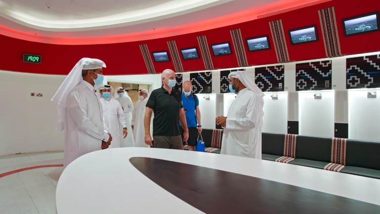 رئيس الاتحاد الدولي لكرة القدم جاني انفانتينو في زيارة لاستاد البيت في مدينة الخور في قطر في 7 تشرين الاول/اكتوبر 2020