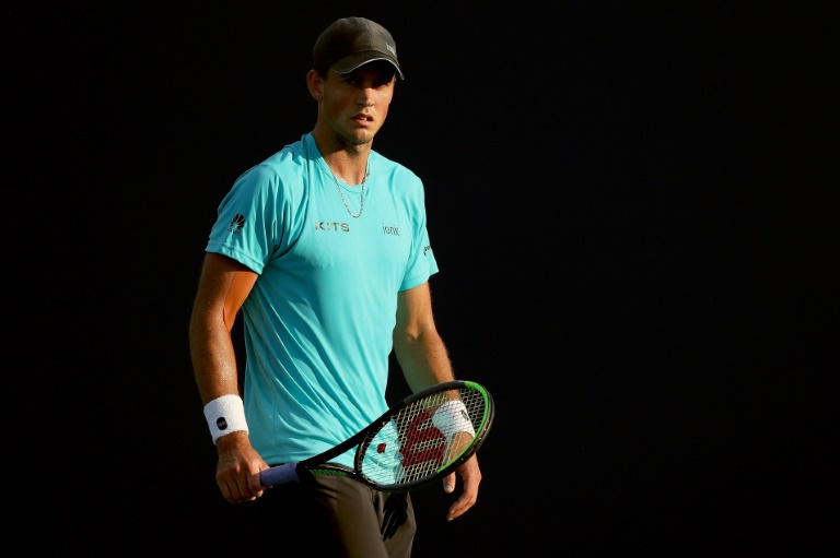 فقد الكندي فاسيك بوسبيسيل أعصابه خلال مباراته في الدور الاول من دورة ميامي للماسترز امام الاميركي ماكنزي ماكدونالد 