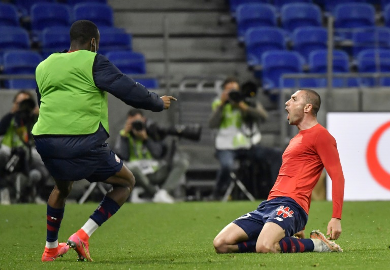 يلماز يحتفل بعد تسجيله في مباراة ليل وليون في الدوري الفرنسي