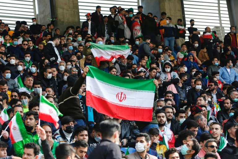 جماهير إيران خلال مباراة بلادها ضد لبنان على ملعب 