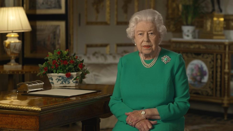 فيروس كورونا: الملكة تقول للمملكة المتحدة 