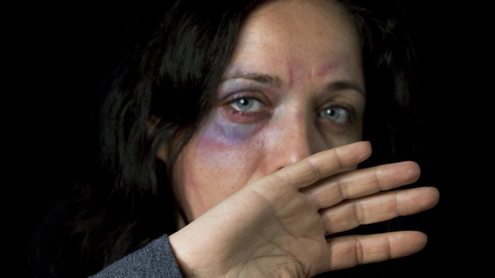 فيروس كورونا: حكومة بريطانيا تتعهد بتخصيص 76 مليون جنيه إسترليني لدعم ضحايا العنف المنزلي أثناء الإغلاق