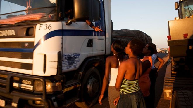 فيروس كورونا: زامبيا تمتدح عاملات الجنس لتعاونهن مع الحكومة في تتبع المصابين