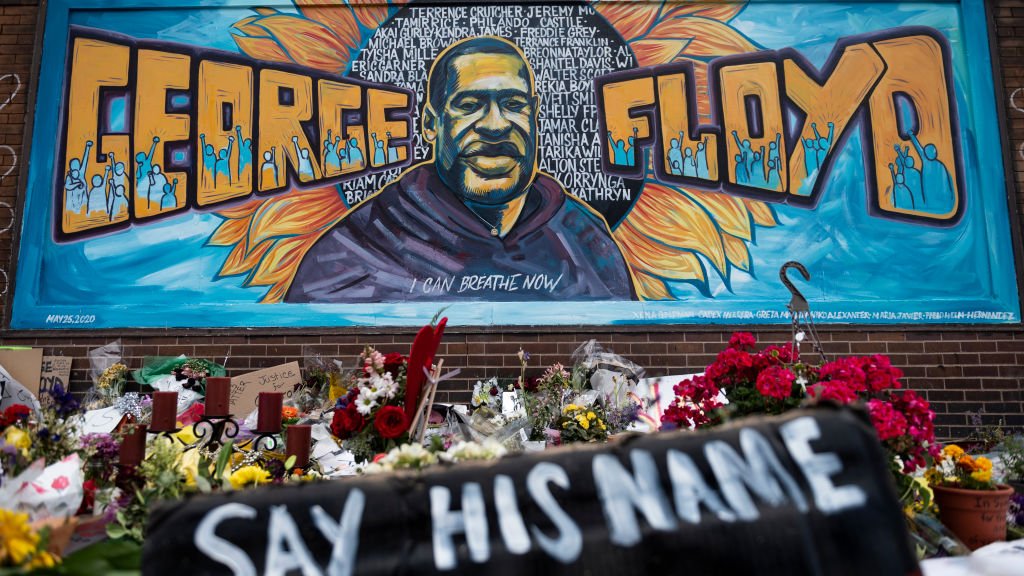 مقتل جورج فلويد: مقاطع مضللة ونظريات مؤامرة تنتشر عبر الانترنت