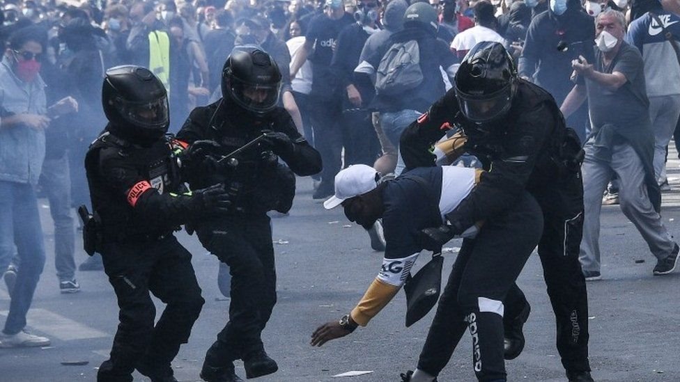 مقتل جورج فلويد: اشتباكات بين الشرطة الفرنسية ومتظاهرين ضد العنصرية في باريس