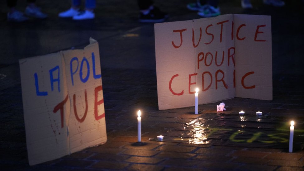 عنف الشرطة: التحقيق مع عناصر بالشرطة الفرنسية إثر وفاة سائق توصيل عقب اعتقاله