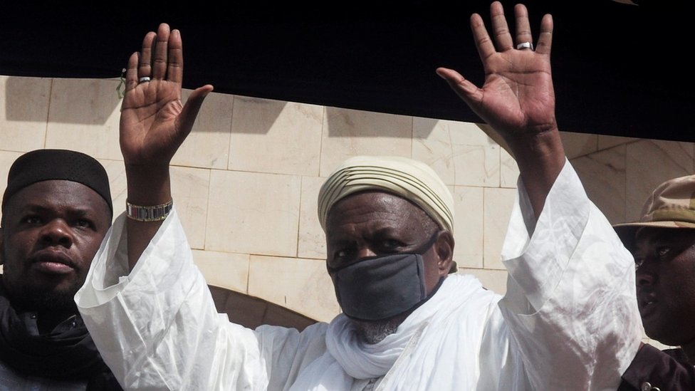 محمود ديكو: حكاية الإمام الذي يتحدى الرئيس في مالي