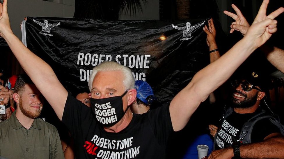 دونالد ترامب يثير غضب الديمقراطيين بتخفيف عقوبة صديقه ومستشاره السابق روجر ستون