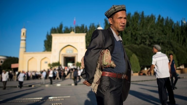 مسلمو الإيغور: الولايات المتحدة تفرض عقوبات على مسؤولين صينيين بسبب 