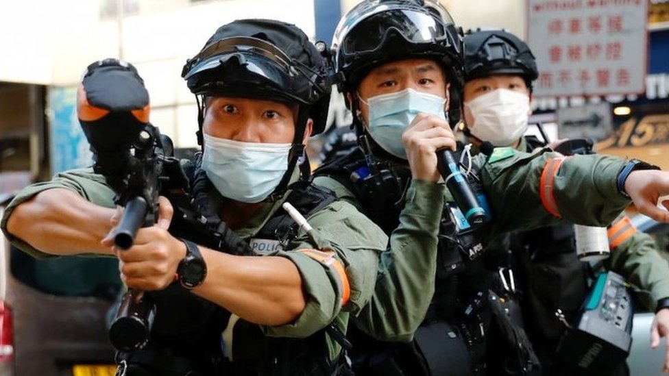 تم نشر الآلاف من أفراد شرطة مكافحة الشغب في هونغ كونغ Reuters