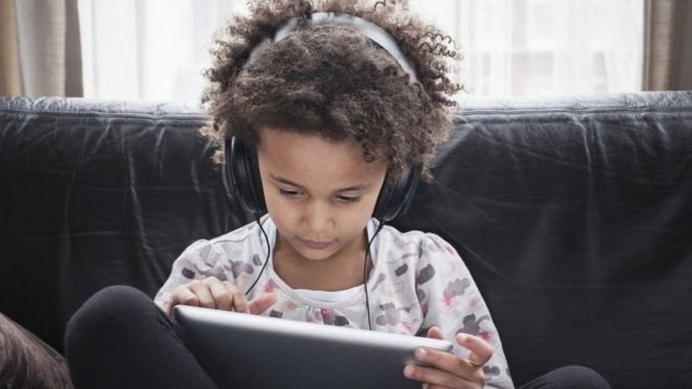 يوتيوب يواجه معركة قضائية بشأن خصوصية الأطفال في بريطانيا