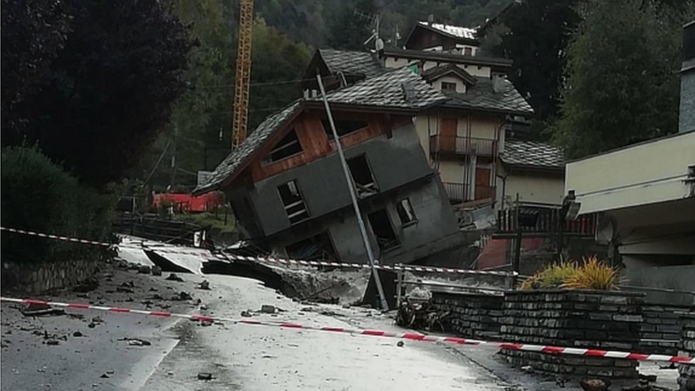 منزل متضرر في بيدمونت، شمالي إيطاليا EPA 