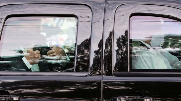 انتقاد الرئيس الأمريكي بعد جولة بالسيارة خارج المستشفى