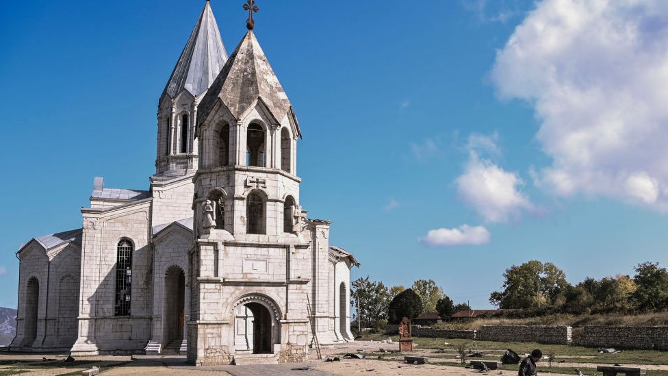 أرمينيا تتهم أذربيجان بقصف كاتدرائية شوشا التاريخية