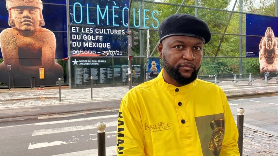 تغريم ناشط من الكونغو لمصادرته قطعة أثرية من متحف في فرنسا