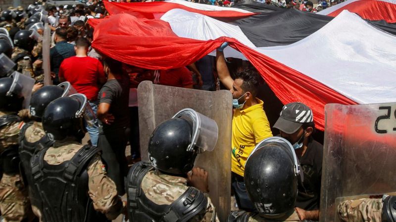 العراق شهد احتجاجات شعبية في أكتوبر/تشرين الأول العام الماضي ضد تردي الأوضاع الاقتصادية والسياسية