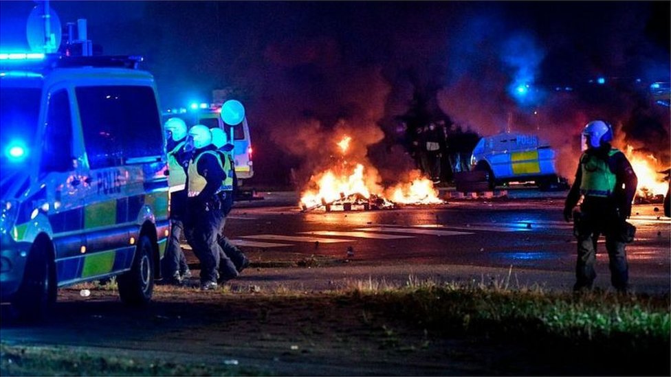 أثار حرق المصحف في السويد من قبل أعضاء حزب 