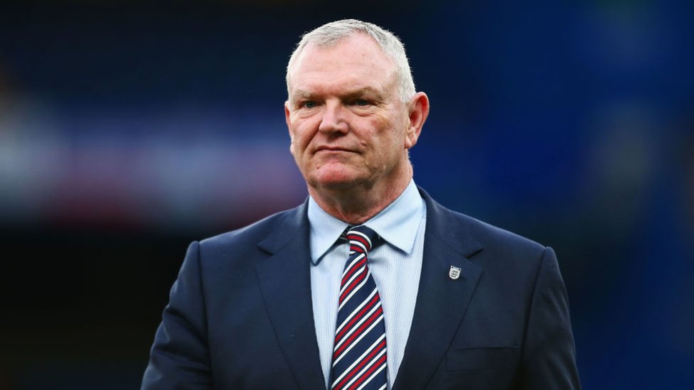 استقالة رئيس الاتحاد الإنجليزي لكرة القدم بسبب تصريح 