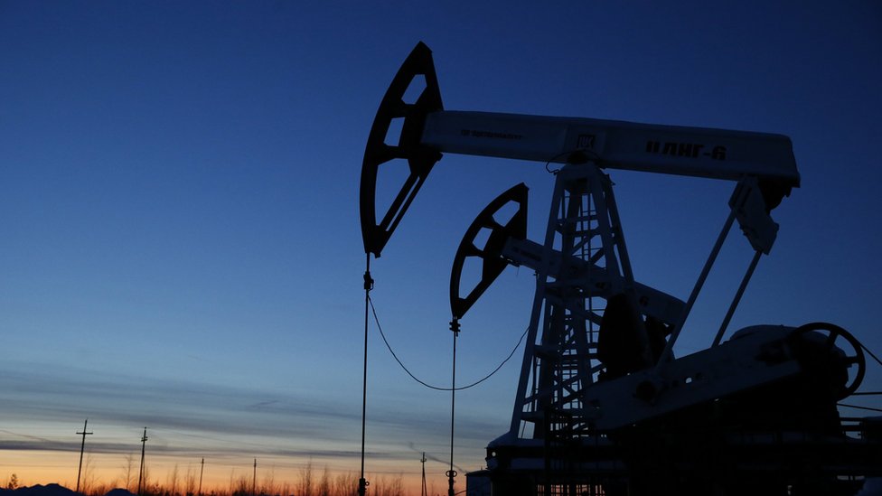يواجه الاقتصاد العراقي ضغوطا تشمل تراجع أسعار النفط (أرشيف) Reuters