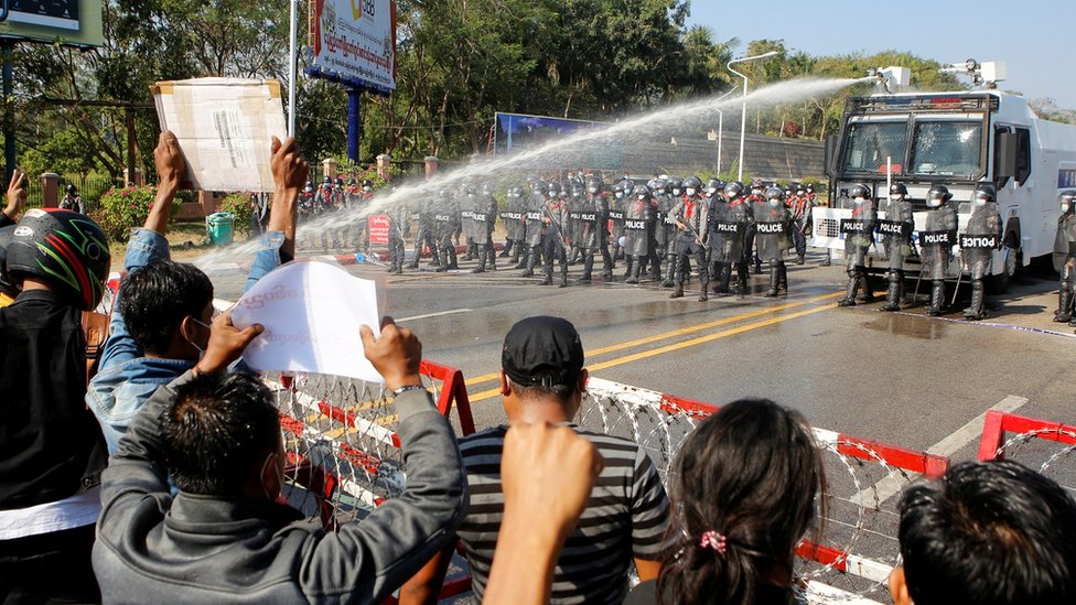 انقلاب ميانمار: الشرطة تستخدم الرصاص المطاطي وتوسع نطاق الحظر