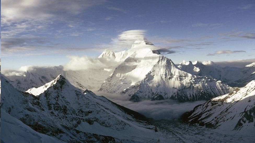 تقع ناندا ديفي ، ثاني أعلى قمة في الهند ، بالقرب من الحدود الشمالية الشرقية للبلاد مع الصين