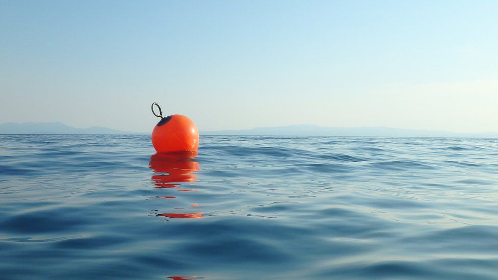 قضى فيدام بيريفيرتيلوف أكثر من 14 ساعة في المحيط متشبثا بعوامة صيد قديمة قبل إنقاذه Getty Images