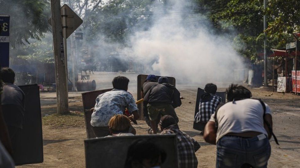 يستمر الجيش في قمع الاحتجاجات المناهضة للانقلاب بالقوة في ميانمار