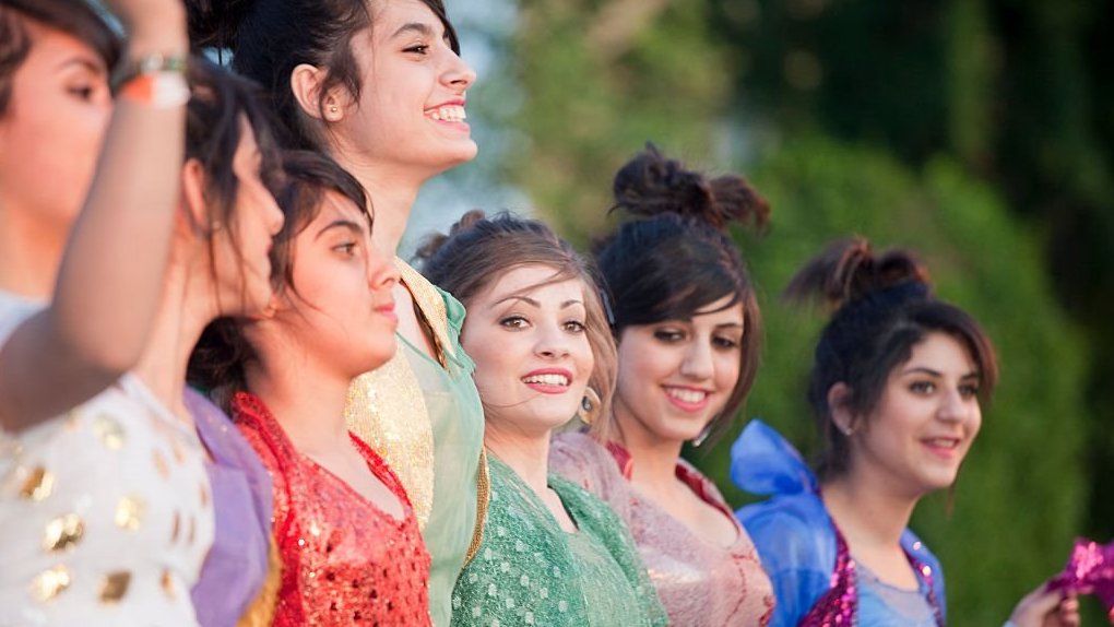 فتيات كرديات أثناء احتفالات نوروز