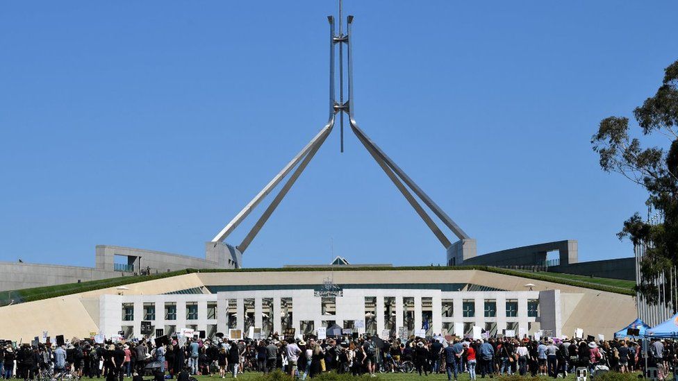 Getty Images السياسة في استراليا تعود إلى الواجهة بعد أسبوع من تجمع المحتجين خارج مبنى البرلمان