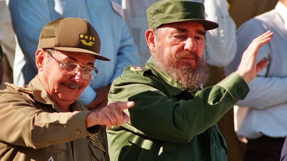 راؤول كاسترو يعلن تنحيه عن قيادة الحزب الشيوعي في كوبا