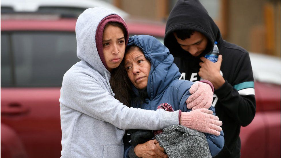 أفراد العائلة ينعون الأشخاص الستة الذين قتلوا في ولاية كولورادو